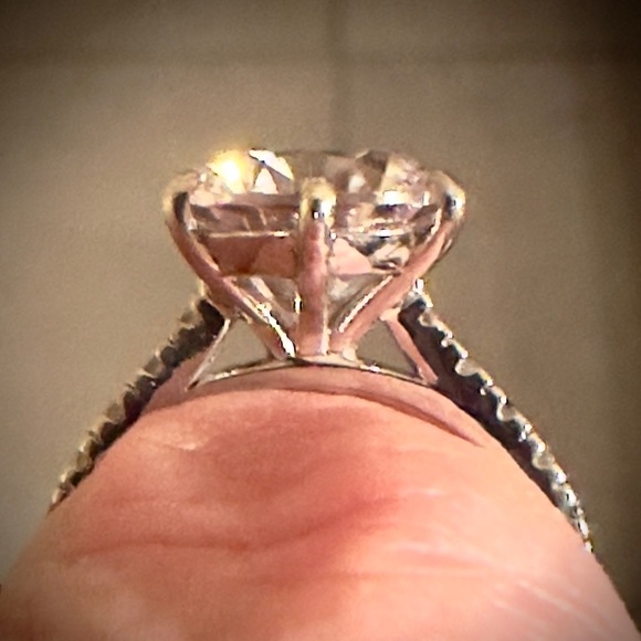 🌺Sterling Silver CZ Solitaire Ring - Picture 3 of 3